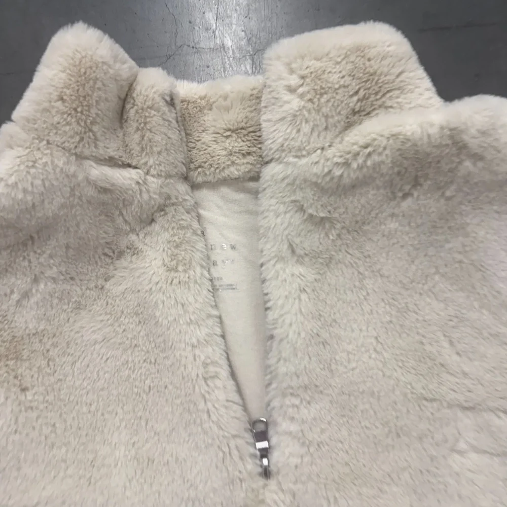 a new day Cream Faux Fur Teddy Quarter-Zip Pullover Sweater M - Picture 2 of 4
